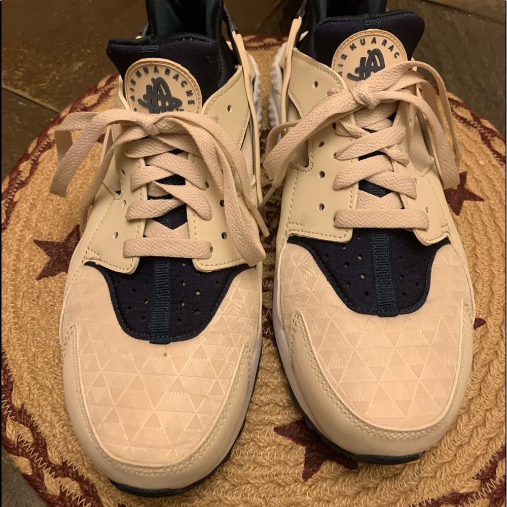 EUC Nike Air Huarache Run SE